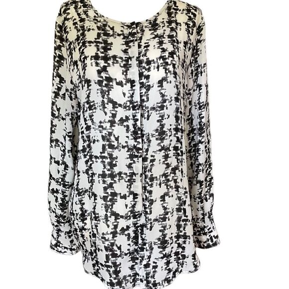 ❣️5/$50 Olive & Claire White & Black Button Up silky Blouse - Picture 1 of 2